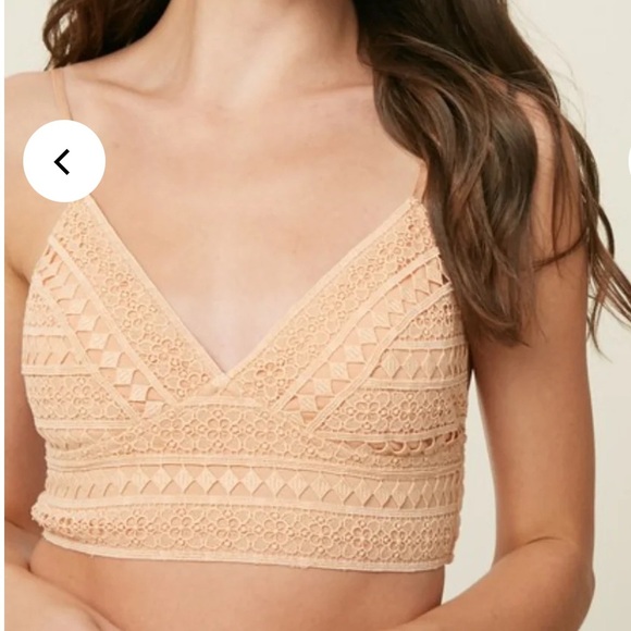 🟢Nwot listicle Vintage Crochet Boho Lace bralette in light clay - Picture 2 of 3